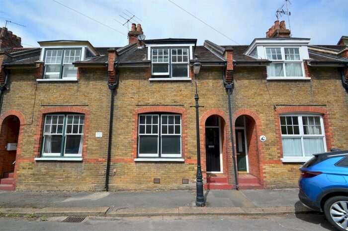 3 Bedroom House To Rent In Station ApproachCoulsdon NorthSurrey, CR5