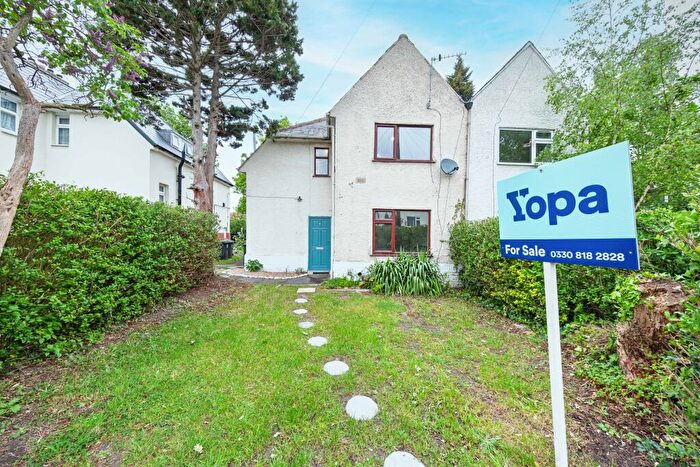 3 Bedroom Semi-Detached House For Sale In Farfield Avenue, Nottingham, NG9