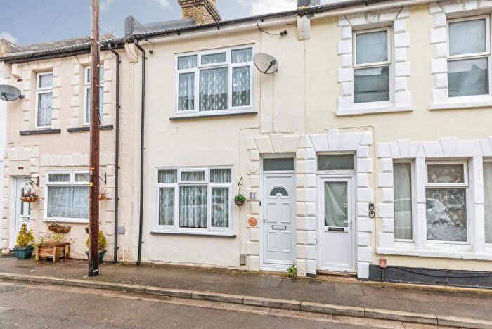 2 Bedroom Terraced House For Sale In Regent Road, Gillingham, Kent, ME7