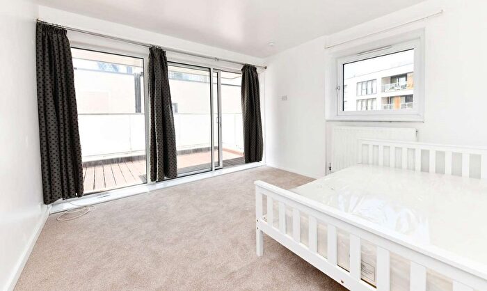3 Bedroom Flat To Rent In Commercial Street, London, E1