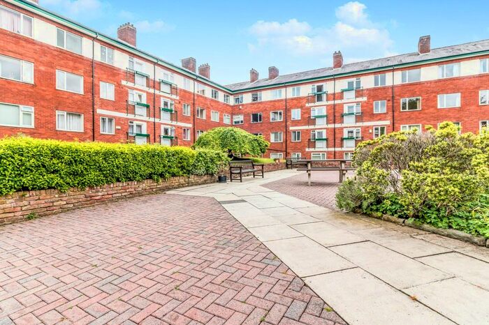 2 Bedroom Flat To Rent In Redmires Court, Eccles New Road, Salford, M5