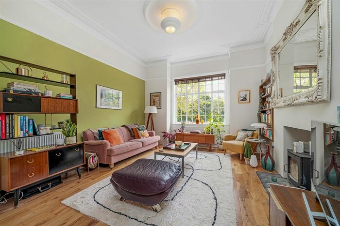 2 Bedroom Flat To Rent In Palace Road, Tulse Hill ., SW2