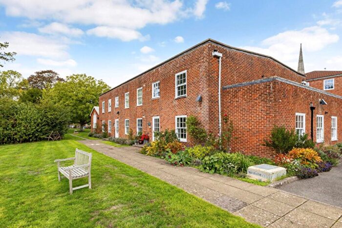 3 Bedroom Flat For Sale In The Close, Salisbury, SP1