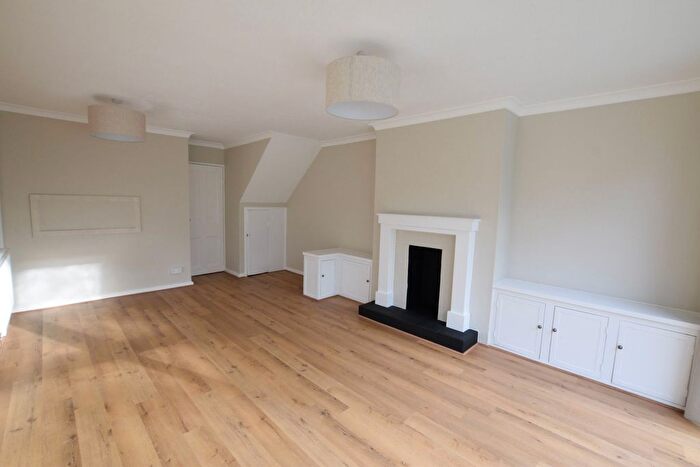 2 Bedroom Flat To Rent In Edgewood Drive, Orpington, BR6