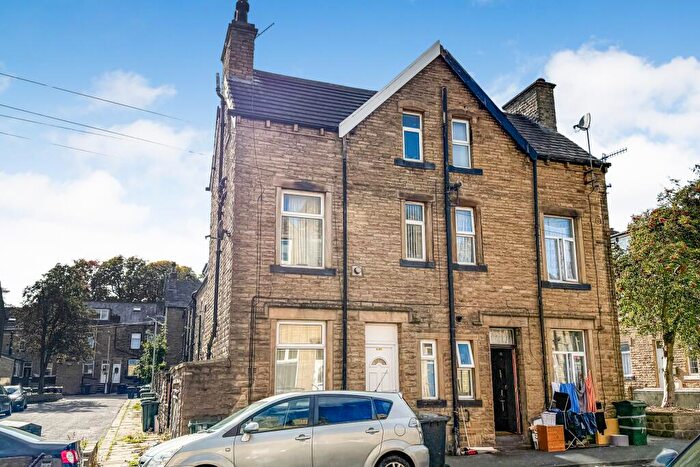 3 Bedroom Terraced House For Sale In Victoria Road, Keighley, BD21