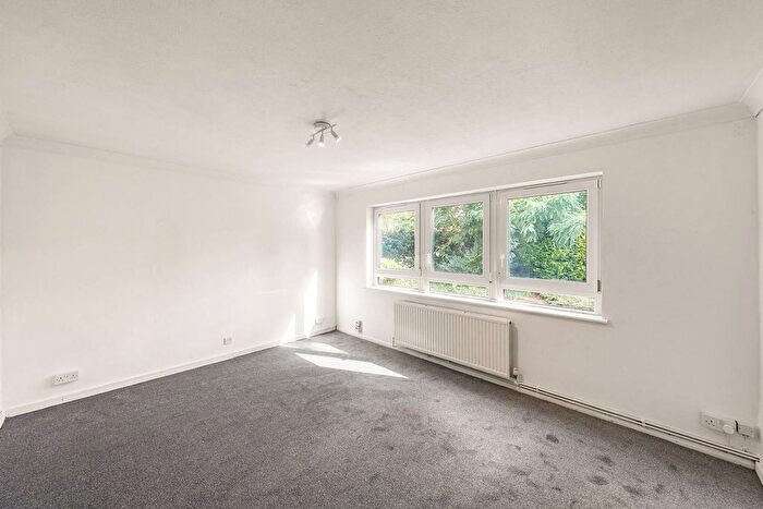 2 Bedroom Flat To Rent In Simon Lodge, Southfields, London, SW19