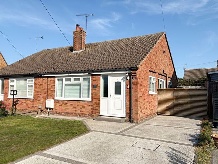 2 Bedroom Semi-Detached Bungalow For Sale In Woodlow, Benfleet, SS7