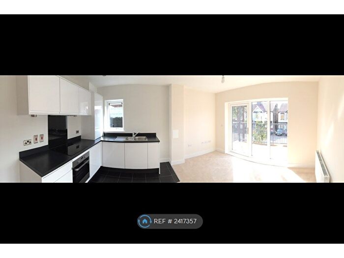 2 Bedroom Flat To Rent In Clarence Avenue, Ilford, IG2