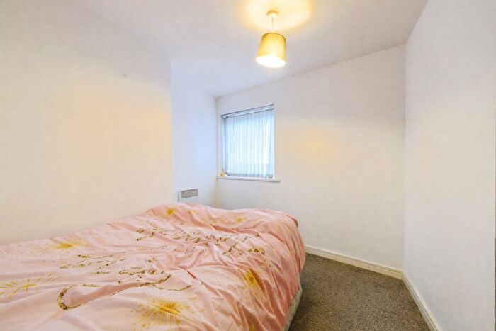 2 Bedroom Apartment For Sale In Marsden Road, Bolton, BL1 - Photo 8