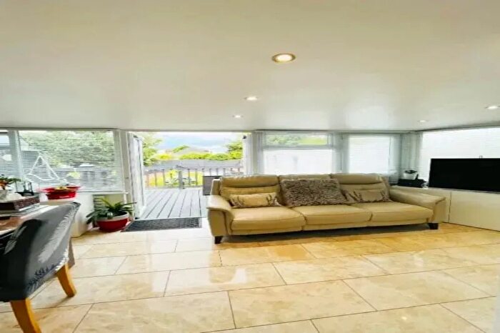 5 Bedroom Bungalow To Rent In Milton Avenue, Barnet, EN5