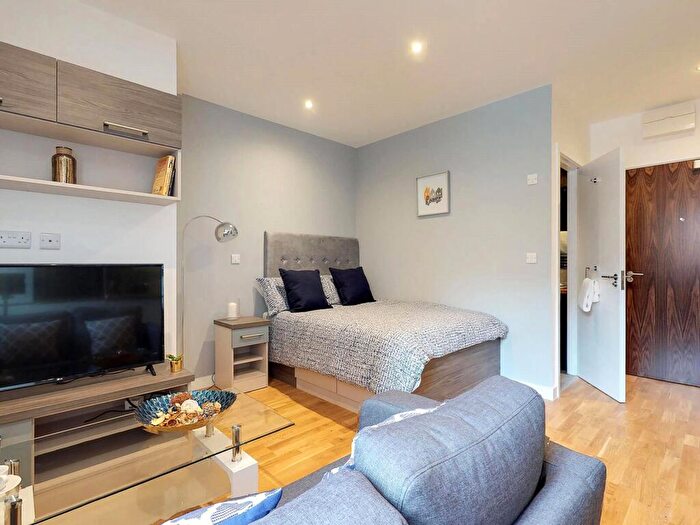 Apartment To Rent In Apt, Onyx Residence #, S2