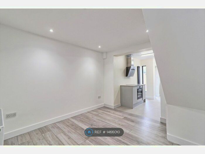 2 Bedroom Terraced House To Rent In Chelmsford, Chelmsford, CM1