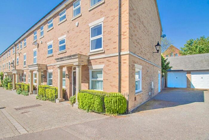 4 Bedroom End Of Terrace House For Sale In Corsbie Close, Bury St. Edmunds, IP33