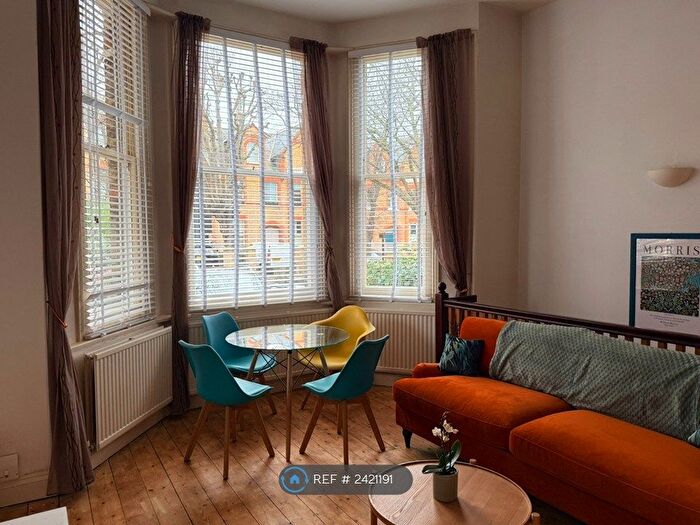 1 Bedroom Flat To Rent In Macaulay Road, Clapham, SW4
