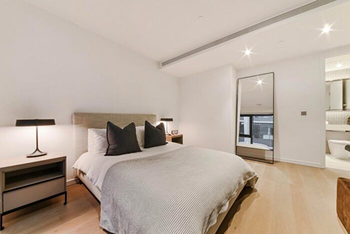 2 Bedroom Apartment To Rent In George Street, London, E14