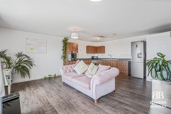 1 Bedroom Flat For Sale In Rose Lane, Chadwell Heath, RM6