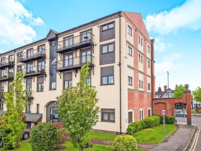 3 Bedroom Flat To Rent In Turneys Court, Nottingham, NG2