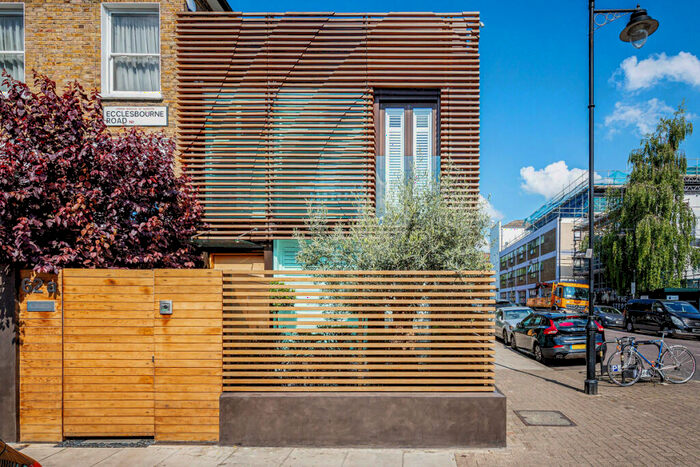 3 Bedroom Town House To Rent In Halliford Street, London, N1