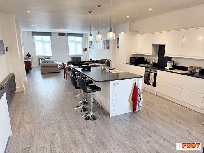 4 Bedroom Flat To Rent In Kings Terrace, Southsea, PO5