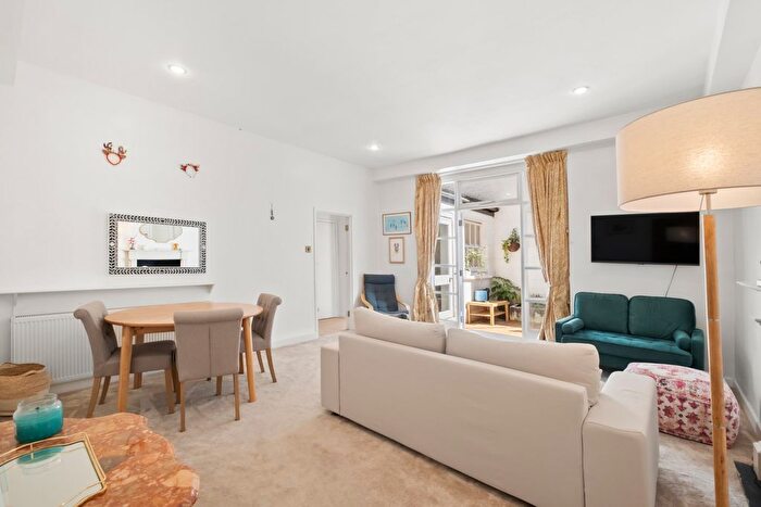 1 Bedroom Flat To Rent In Queens Gate Gardens, South Kensington, SW7