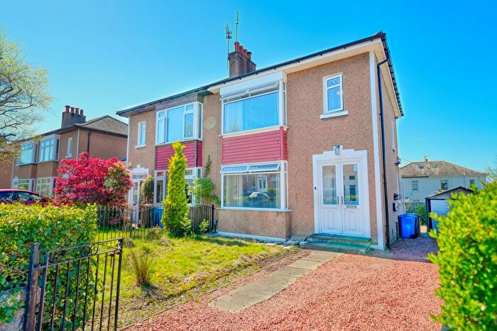 3 Bedroom Semi-Detached House For Sale In Lembert Drive, Clarkston, G76