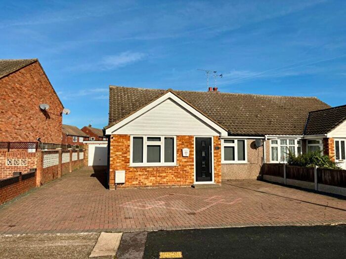 3 Bedroom Semi-Detached Bungalow For Sale In Andersons, Stanford-Le-Hope, SS17