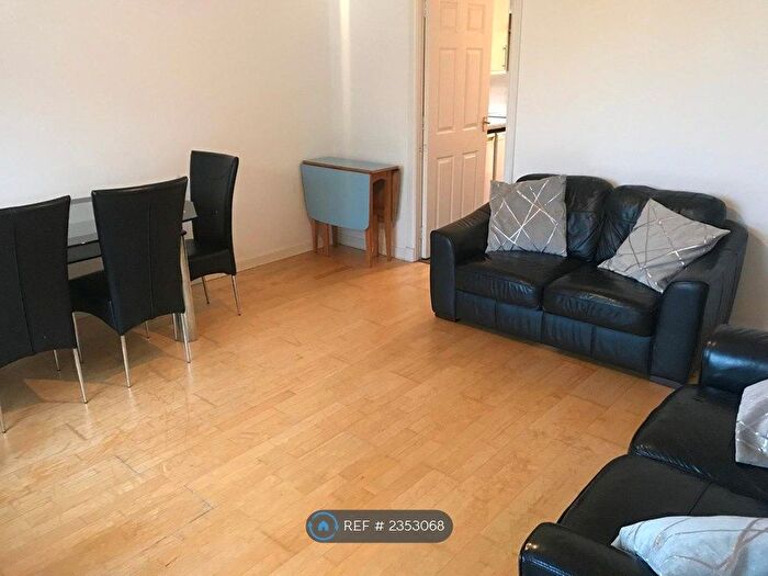 2 Bedroom Flat To Rent In Orwell Terrace, Edinburgh, EH11