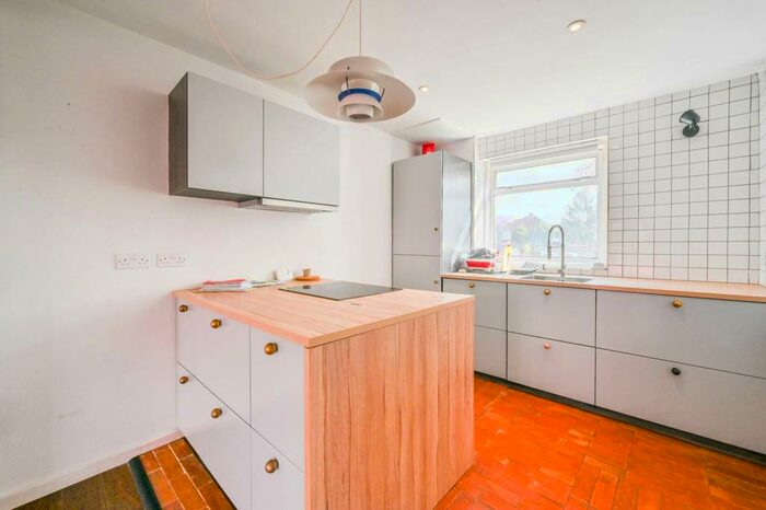 3 Bedroom House To Rent In Bexhill Walk, Stratford, London, E15