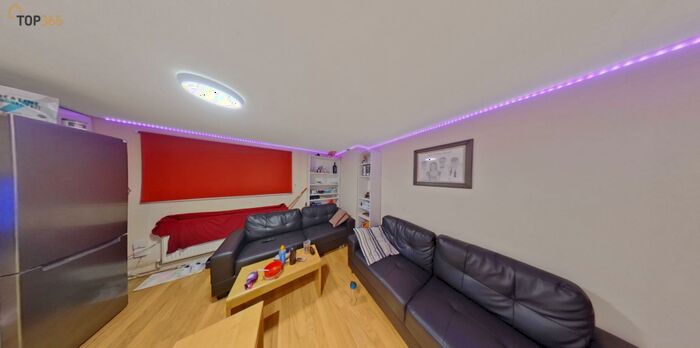 4 Bedroom Flat To Rent In **&#;.pppw Excluding Bills** Derby Road, Nottingham, NG7