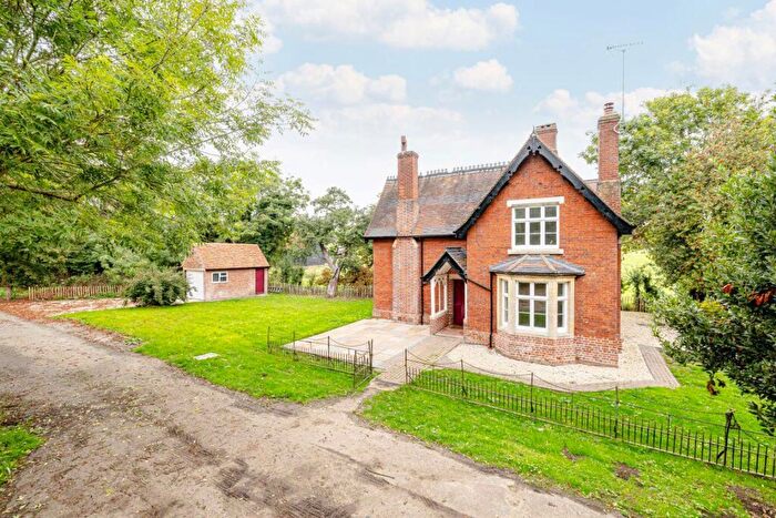 3 Bedroom Cottage To Rent In Farnham, Bishop`s Stortford, CM23