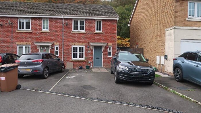3 Bedroom End Of Terrace House For Sale In Coed Celynen Drive, Abercarn, NP11