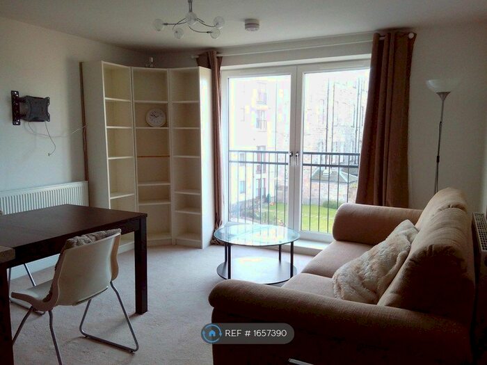 2 Bedroom Flat To Rent In Mcdonald Road, Edinburgh, EH7