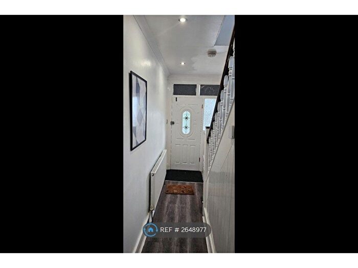 5 Bedroom Semi-detached House To Rent In Bentley New Drive, Walsall, WS2