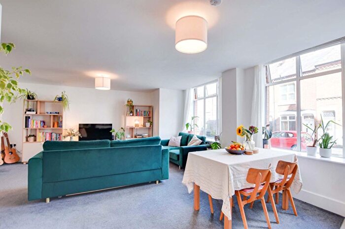 1 Bedroom Flat For Sale In Cowper Street, Knighton Fields, Leicester, LE2