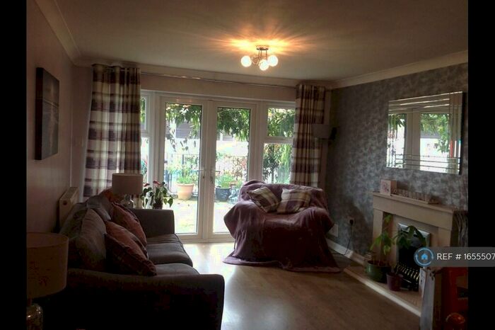 4 Bedroom Bungalow To Rent In Llanedeyrn Road, Cardiff, CF23