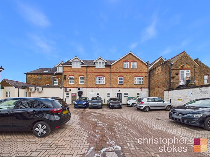 1 Bedroom Flat For Sale In Turners Hill, Cheshunt, Waltham Cross, EN8