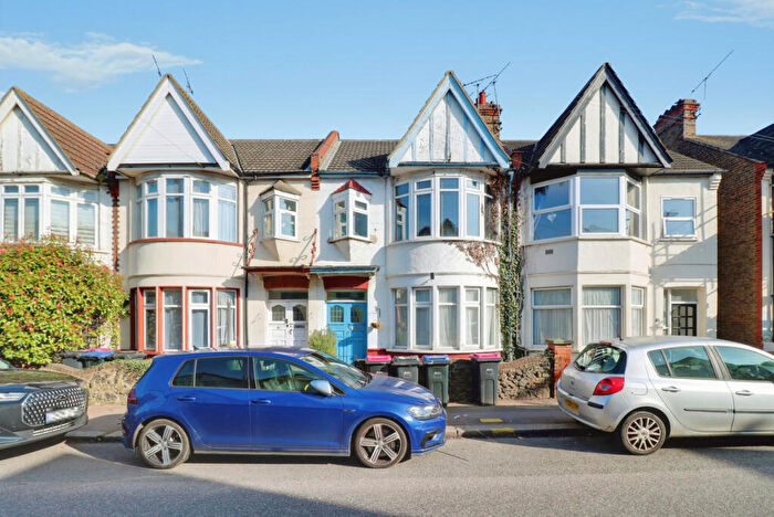 2 Bedroom Flat To Rent In Westbourne Grove, Westcliff-on-Sea, SS0