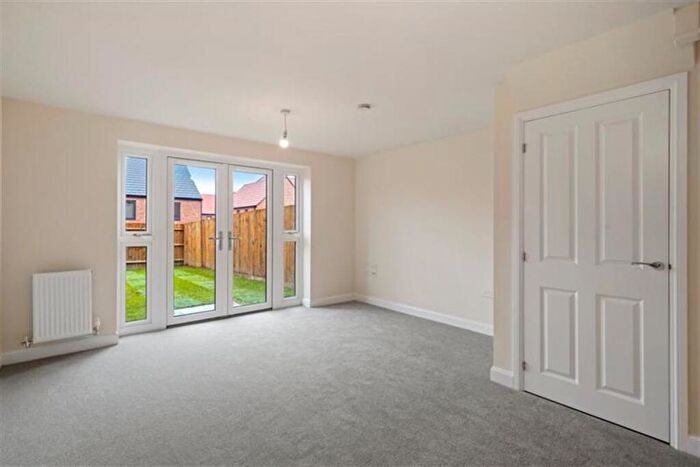 3 Bedroom End Of Terrace House To Rent In Bedroom End Of Terrace House In Hornbeam Mews, Dunstable, LU5