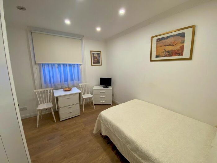 Studio To Rent In Craven Hill Gardens, London, W2
