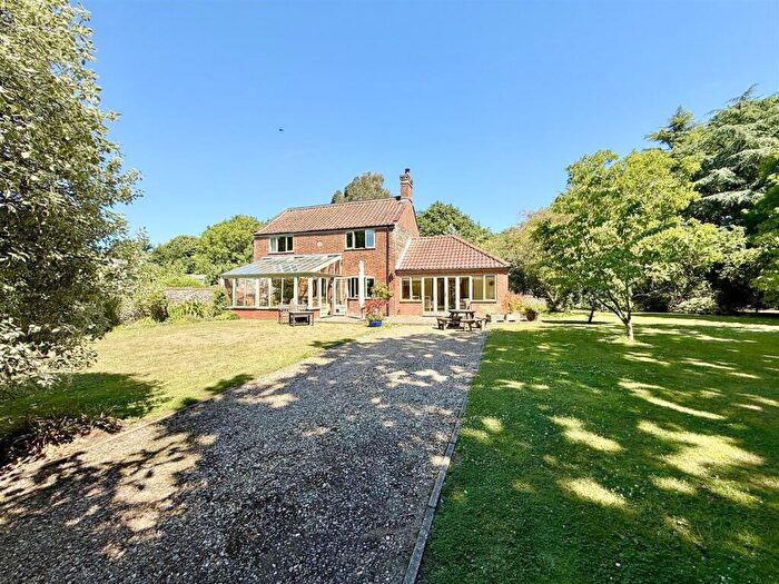 3 Bedroom Detached House For Sale In The Loke, Witton, NR28