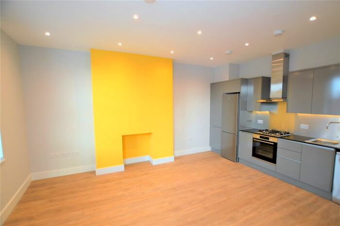 1 Bedroom Flat To Rent In Gipsy Hill, London, SE19