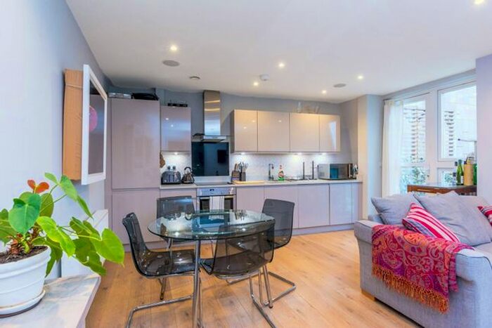 2 Bedroom Flat To Rent In Morden Road, South Wimbledon, London, SW19