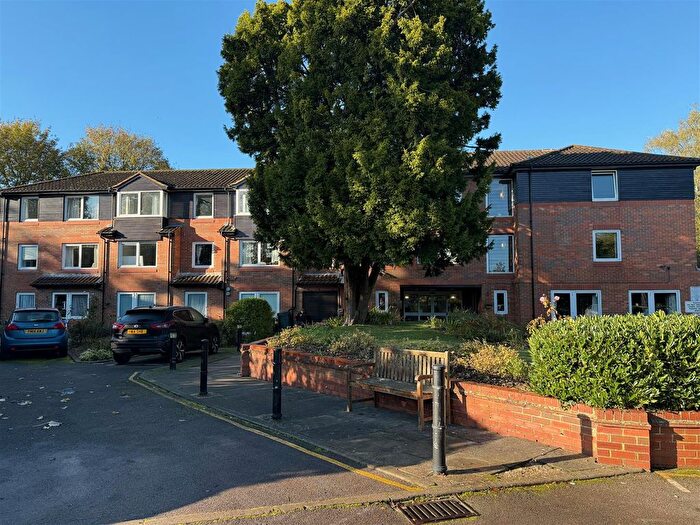 1 Bedroom Flat To Rent In Elstree Road, Bushey Heath, Bushey, WD23