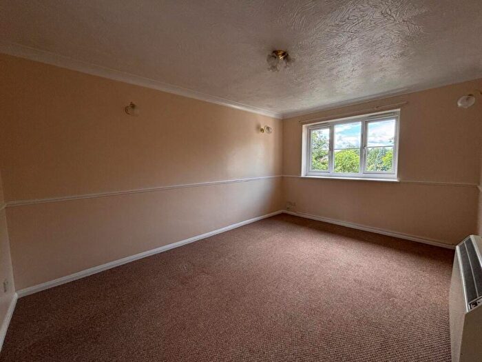1 Bedroom Flat To Rent In Wordsworth Mead, Redhill, RH1