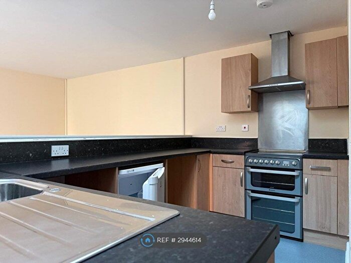 3 Bedroom Flat To Rent In Briggate, Leeds, LS1