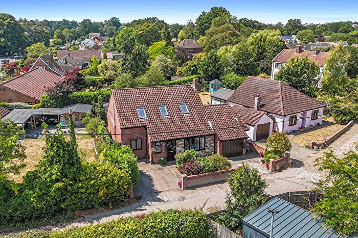 4 Bedroom Chalet For Sale In Westerfield, Ipswich, IP6
