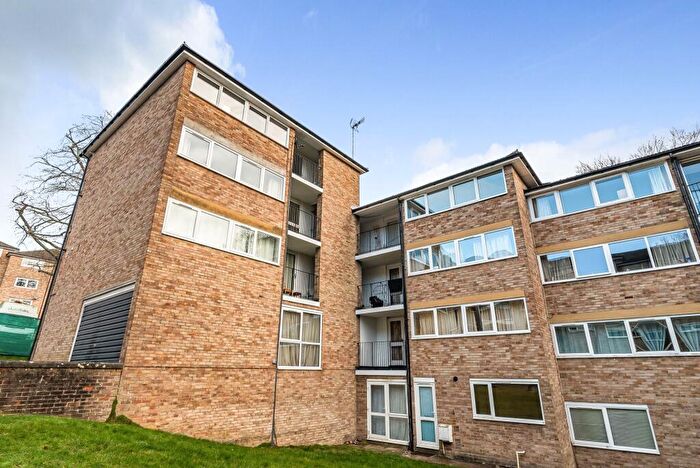 2 Bedroom Flat To Rent In Northlands Drive, Farringdon Court Northlands Drive, SO23