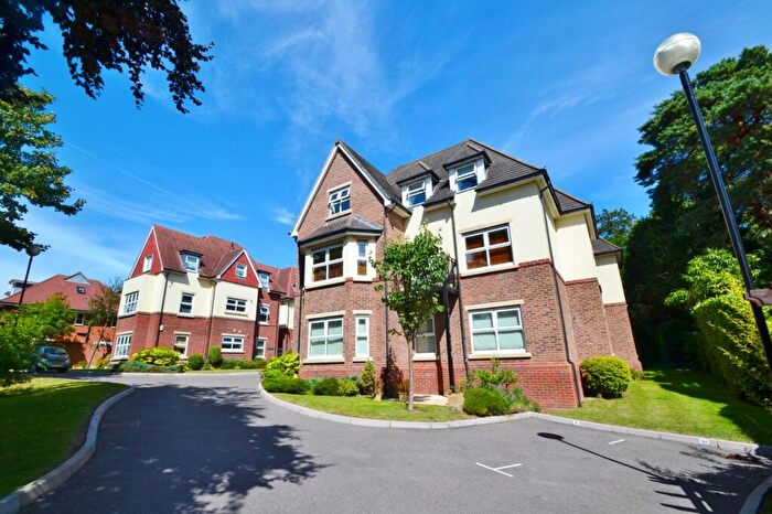 3 Bedroom Flat To Rent In Branksome Park, BH13