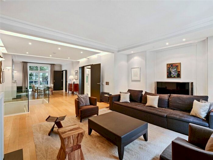 3 Bedroom Flat To Rent In Dunraven Street, Mayfair, London, W1K