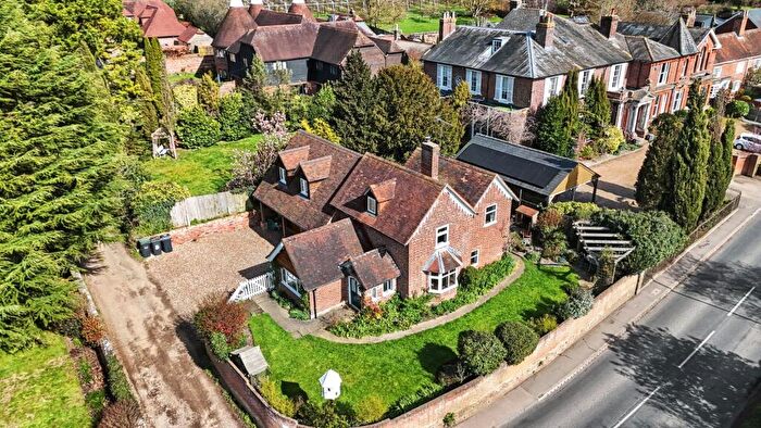 4 Bedroom Detached House For Sale In Tonbridge Road, Wateringbury, ME18